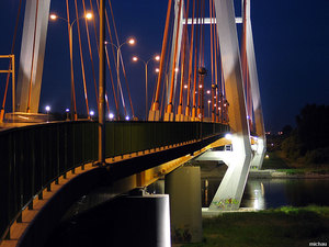 1,322 Kg of ZINGA were used to protect this magnificent WARSAW bridge against corrosion.
