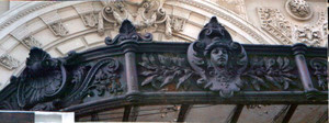 Pictures of the Teatro Municipal in Rio de Janeiro. The iron roof and the ornaments above the entrance have been treated with ZINGA.