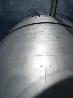 4 huge storage tanks for hydrocarbon products owned by Shell have been repaired using a system based on ZINGA galvanising